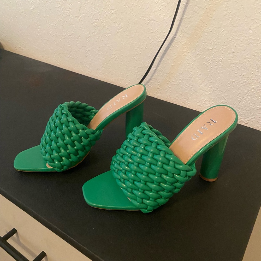 Heels - Picture 2 of 2